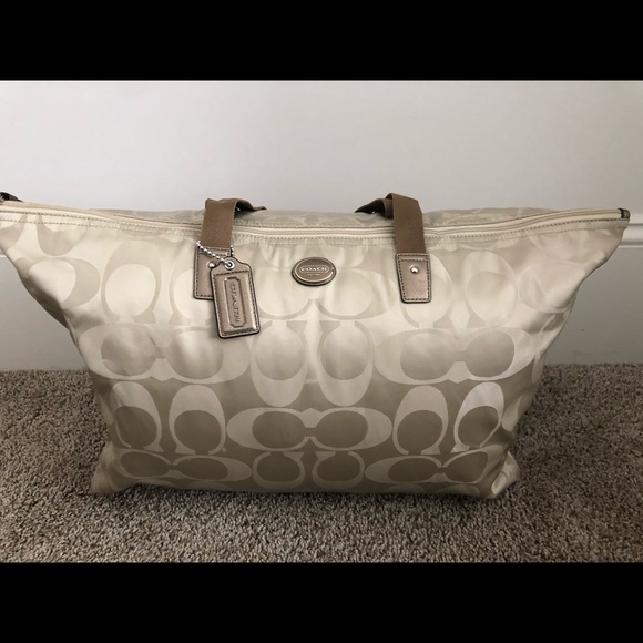 Coach signature duffle and matching pouch - Picture 2 of 5